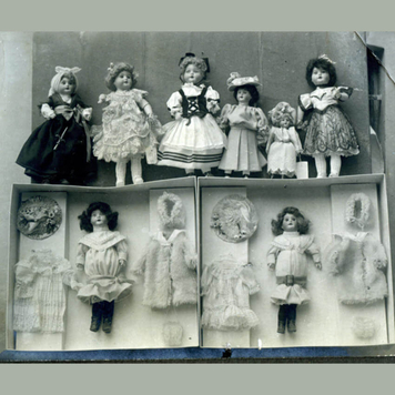 Bamboline vestite da Signore Friulane.
