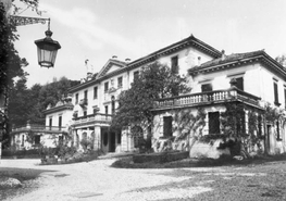 Villa Castello di Brazzà. Fotografia tratta dal Centro di Catalogazione ERPAC